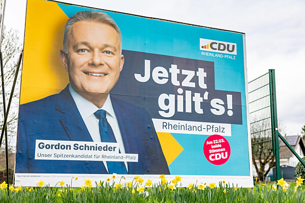 Wahlplakate zur Landtagswahl in Rheinland-Pfalz