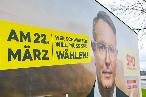 Wahlplakate zur Landtagswahl in Rheinland-Pfalz