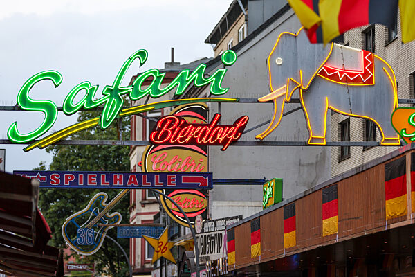 02.07.2024, Hamburg, Blick in die Partymeile Große Freiheit auf der Reeperbahn