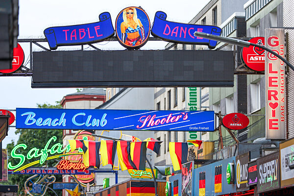 02.07.2024, Hamburg, Blick in die Partymeile Große Freiheit auf der Reeperbahn