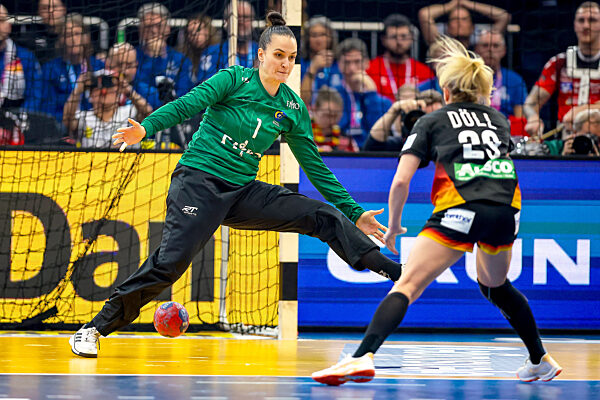 09.12.2025, Handball WM Frauen, Viertelfinale, Deutschland - Brasilien