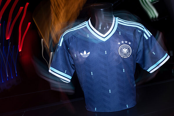 22.03.2024, Köln, Das neue Auswärtstrikot der deutschen Nationalmannschaft...