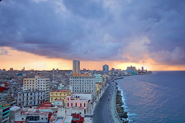 Kuba: Blick auf Havanna mit Malecon