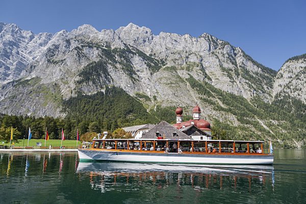 Chiemgau: excursion boat on Lake Koenigssee