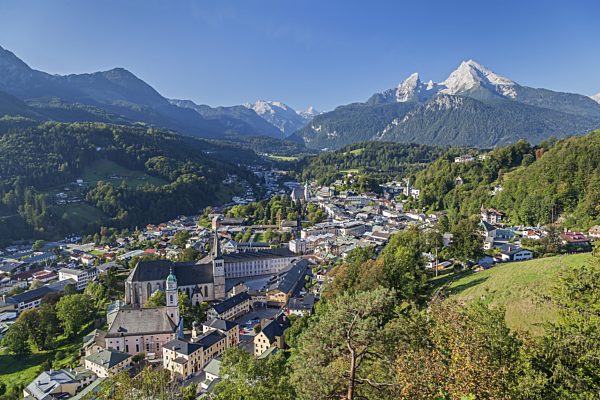 Berchtesgaden: View of the city and the Watzmann massif, Chiemgau