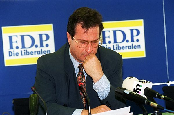 Nach Wahlschlappe: Kinkel gibt FDP-Vorsitz auf