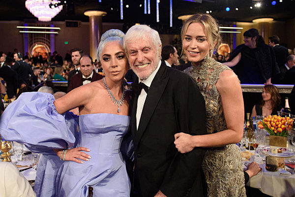 Van Dyke, Dick (geb. 13.12.1925) The US actor and comedian Dick Van Dyke (born 13.12.1925) became world famous for his leading role as a chimney sweep in the Walt Disney production "Mary Poppins" (1964). In the 1960s he was also very successful with his own television show, the sitcom "The Dick Van Dyke Show". German television audiences also know him in his leading role as Dr. Mark Sloan in the series "Diagnose: Mord" (1993-2001).