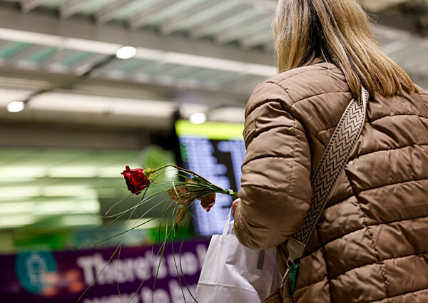 Eurowings-Evakuierungsflieger kommt am Flughafen Köln Bonn an