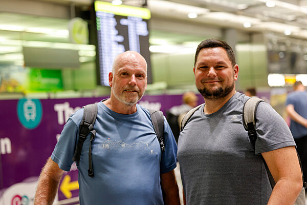 Eurowings-Evakuierungsflieger kommt am Flughafen Köln Bonn an