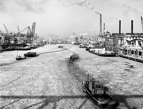 Hamburger Hafen im Winter 1961