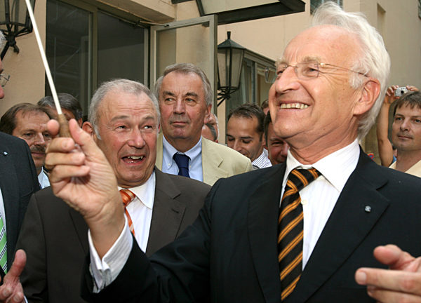 Bayerns Ministerpräsidennt Edmund Stoiber (r)...