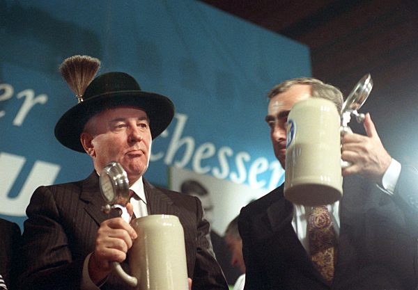 Gorbachev in Munich Hofbräuhaus