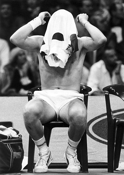 Boris Becker vermummt