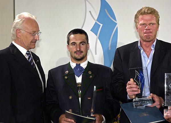 Bayerns Ministerpräsident Stoiber ehrt Kahn und Hackl