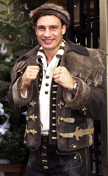 Box-Weltmeister Vitali Klitschko in alpenländischer Tracht