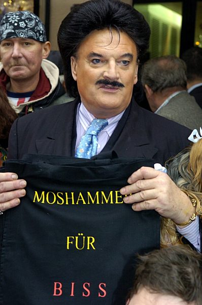 "Moshammer für Biss" - Modezar verschenkt Tragetaschen