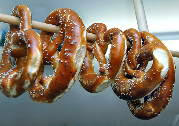 Oktoberfest in München - Laugenbrezeln