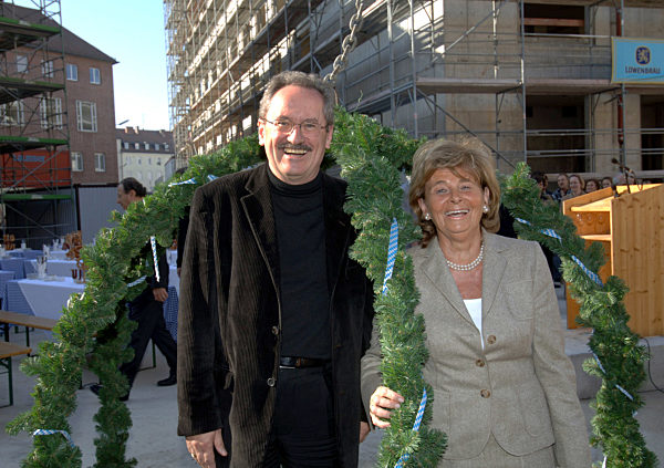 Münchens Oberbürgermeister Christian Ude (l) und die Vorsitzende der...
