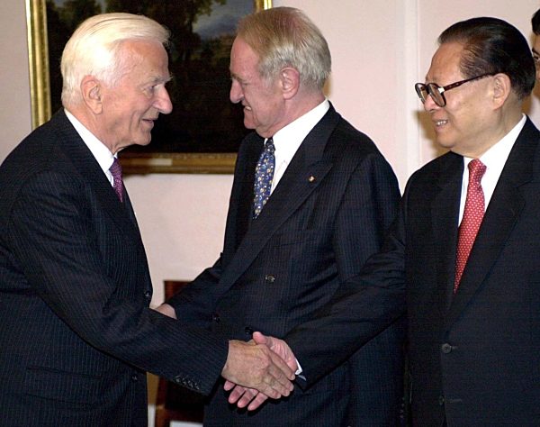 Defilee für Chinas Staatspräsident Jiang Zemin