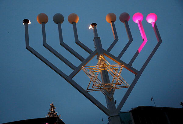 Chanukka-Lichterzünden