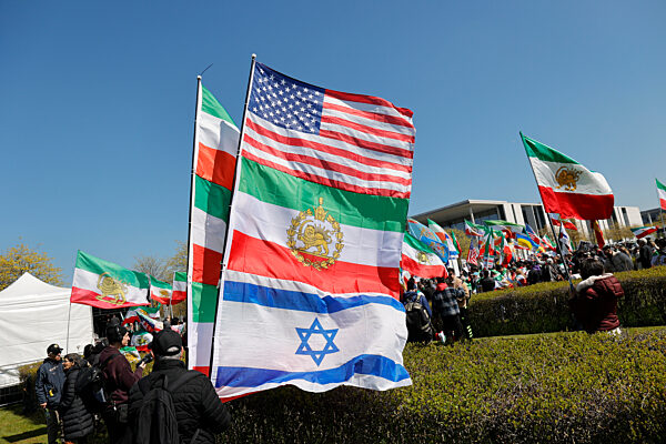 Platz der Republik, Reza Pahlavi , Iran Demonstration