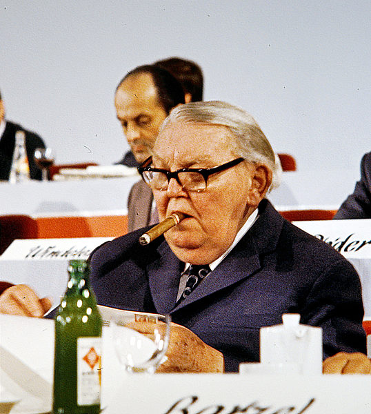 Ludwig Erhard CDU Bundeskanzler  beim CDU Parteitag