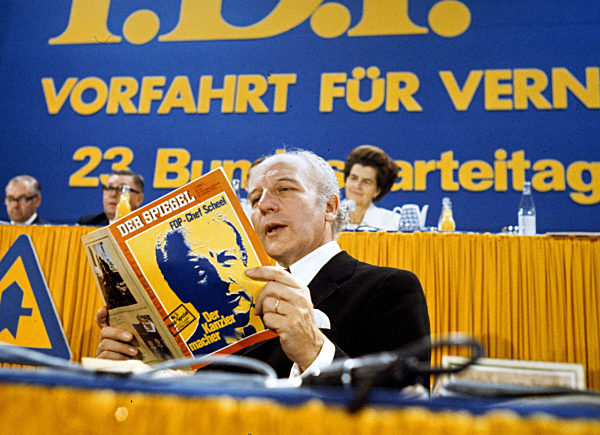 Walther Scheel FDP beim Bundesparteitag der Freien Demokraten in Freibug Oktober 1972