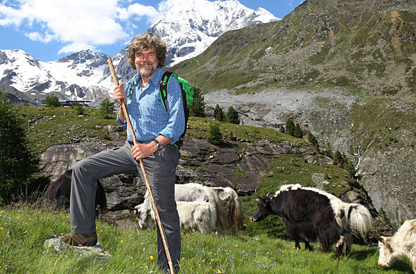 Reinhold Messner mit seiner Yak-Herde