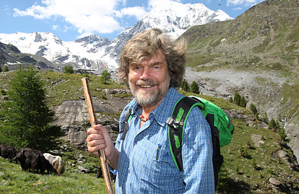Reinhold Messner mit seiner Yak-Herde