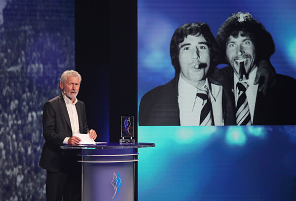 Paul Breitner gedenkt mit seiner Rede der Fussball Legende Gerd Müller