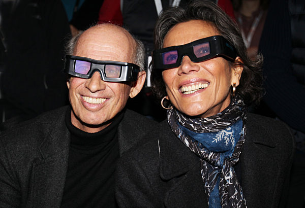 Willy Bogner und seine Frau Sónia sehen sich auf der ISPO den neuen 3 D Film von Willy Bogner an