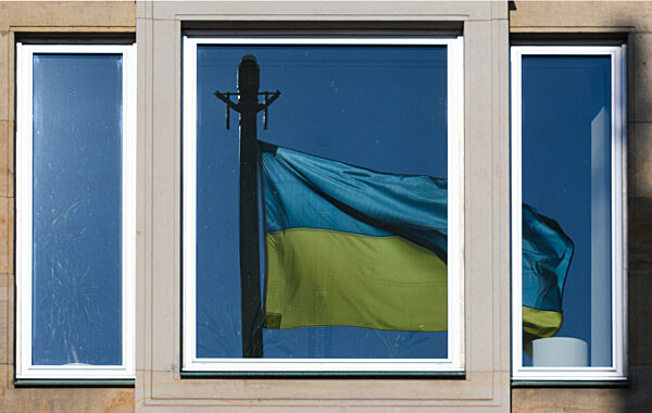 Ukraine-Konflikt - Dresden zeigt ukrainische Flaggen