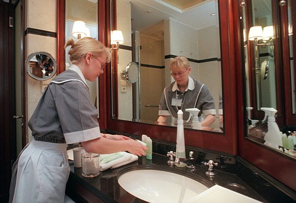 Berliner Hotel Adlon begrüßt die ersten Gäste