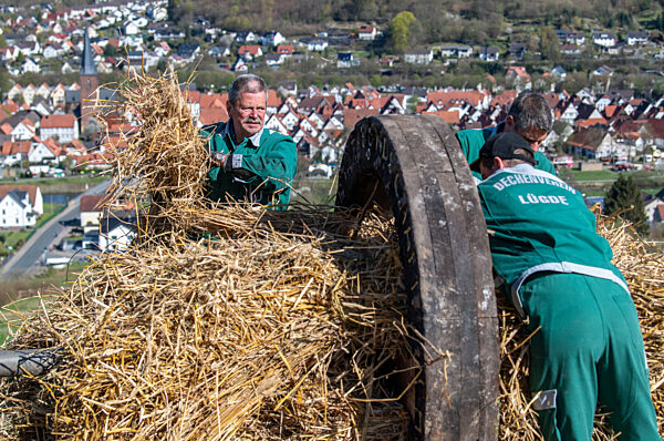 Osterbräuche - Osterräder in Lügde
