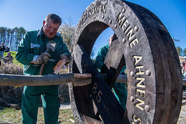 Osterbräuche - Osterräder in Lügde