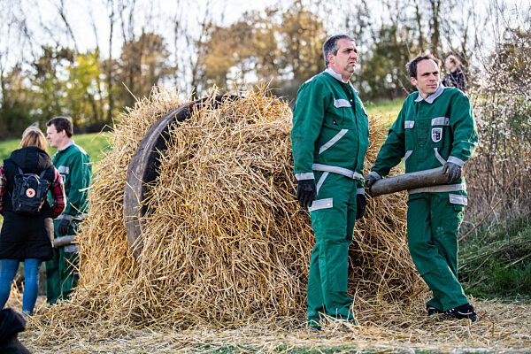 Osterbräuche - Osterräder in Lügde