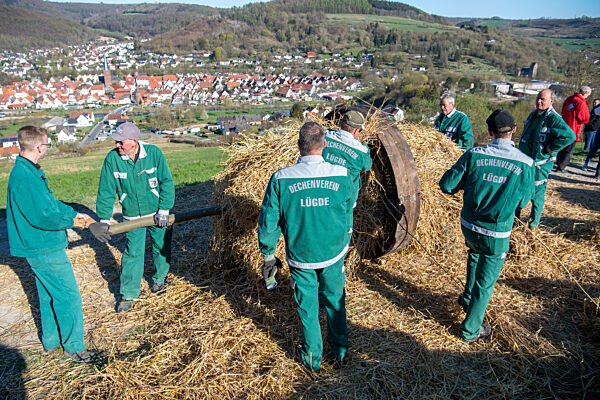 Osterbräuche - Osterräder in Lügde