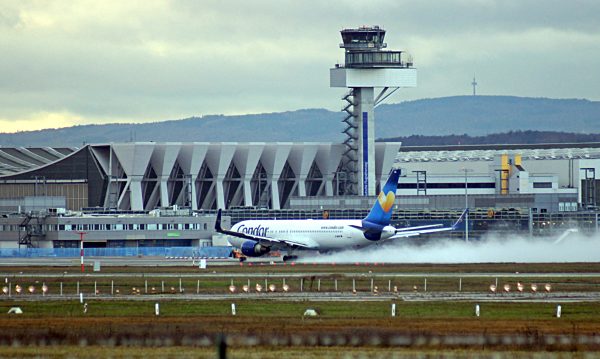Aiport Frankfurt. Start in rain. Condor (GER). Boeing 767-343