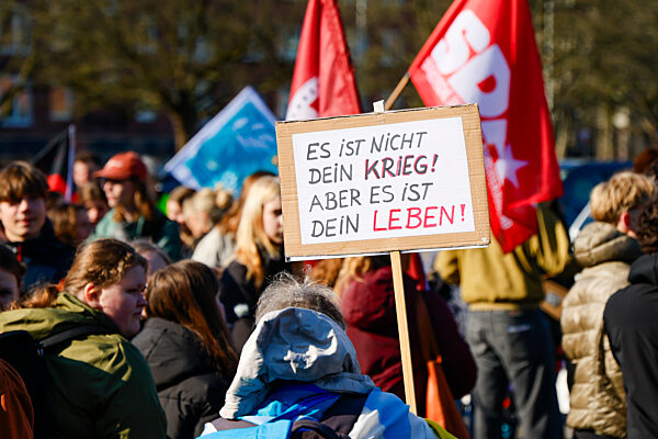 Bundesweiter Schulstreik gegen Wehrpflicht - Kiel
