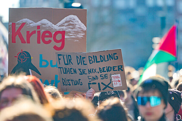 Bundesweiter Schulstreik gegen Wehrpflicht - Kiel