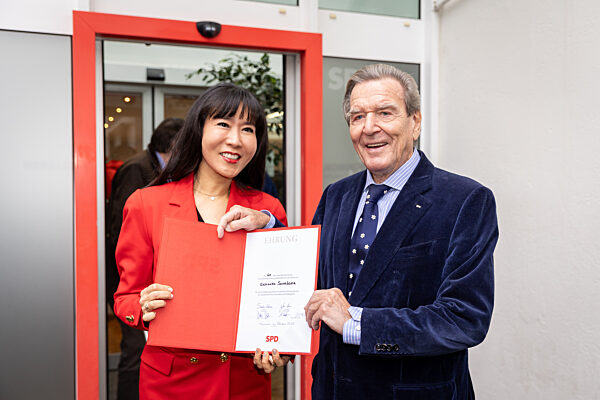 60 Jahre Mitgliedschaft: SPD Hannover ehrt Altkanzler Schröder