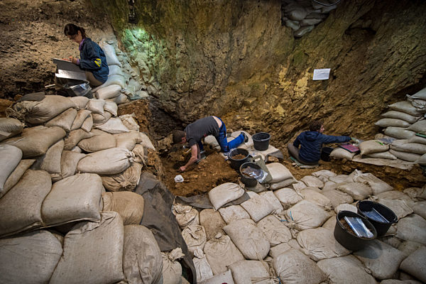 Höhle «Hohle Fels»