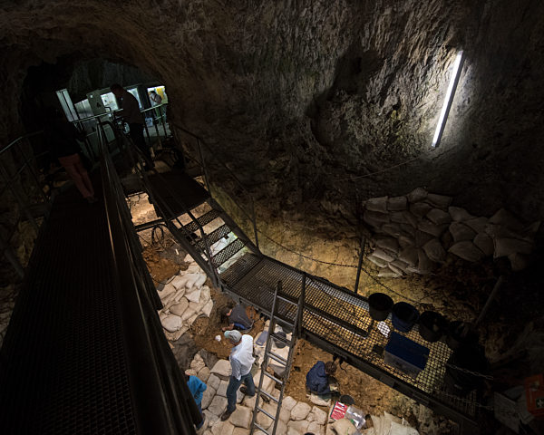 Höhle «Hohle Fels»