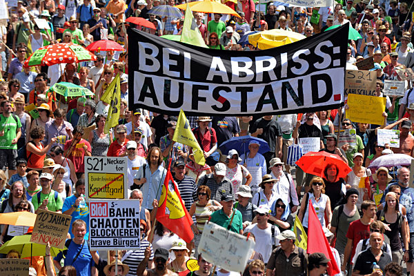 Tausende demonstrieren gegen Stuttgart 21