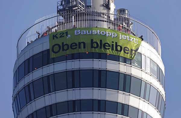 Stuttgart 21 - Transparent am Fernsehturm