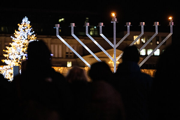 Feierliches Entzünden der Chanukka-Lichter in Stuttgart