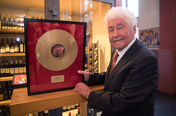 Musik-Label verleiht Gotthilf Fischer goldene Schallplatte