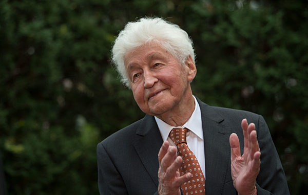 Musik-Label verleiht Gotthilf Fischer goldene Schallplatte