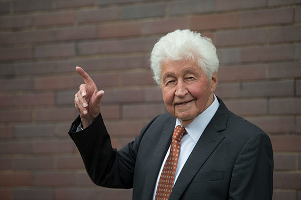 Musik-Label verleiht Gotthilf Fischer goldene Schallplatte