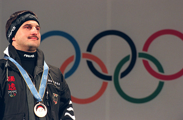 Nagano: Siegerehrung für Rodel-As Georg Hackl